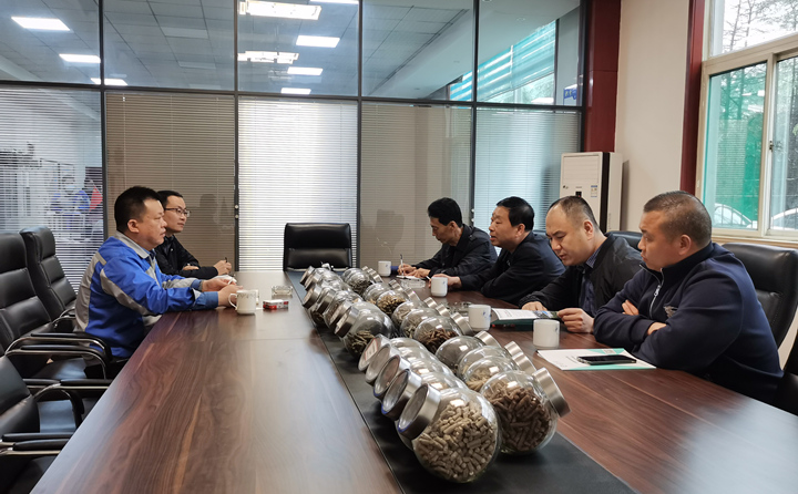 與集團總經(jīng)理孫寧波及部門負責人座談，就項目建設、環(huán)境影響、補貼政策等內(nèi)容進行了探討交流