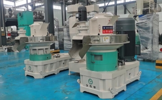 前景，鋸末顆粒機